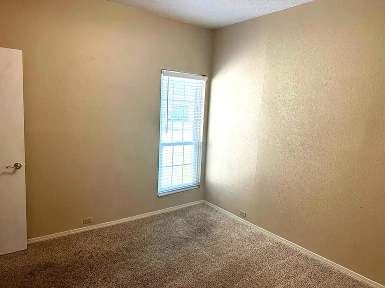 6304 Cupertino Trl — Photo 32