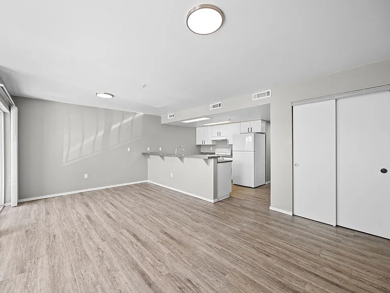 Gateway Crossing Apartments — Photo 31