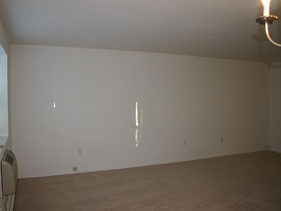 2nd image of 527 Bloomfield Ave APT C6