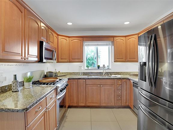 4th image of 1331 SE 5th Ave