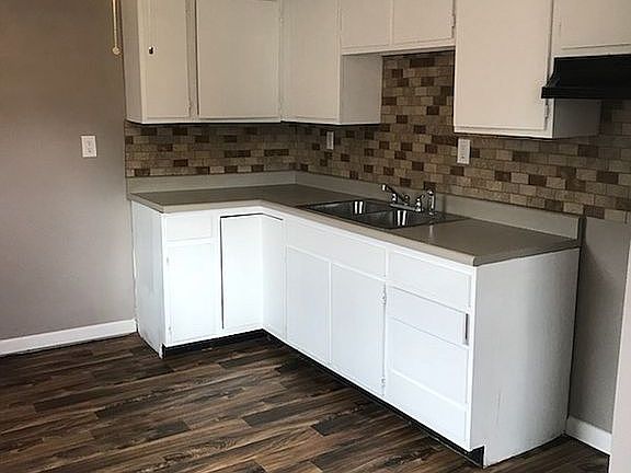 Rear unit kitchen
