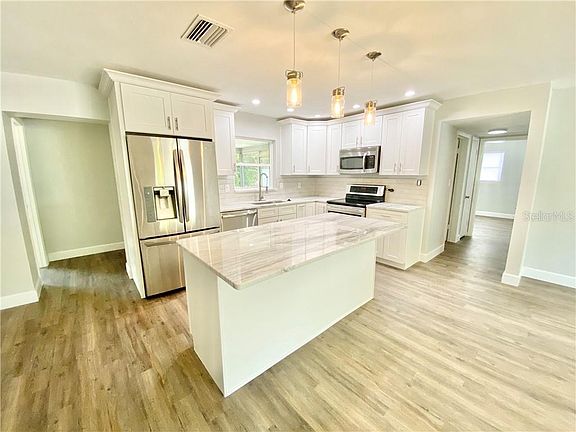 4th image of 1642 Suffolk Dr