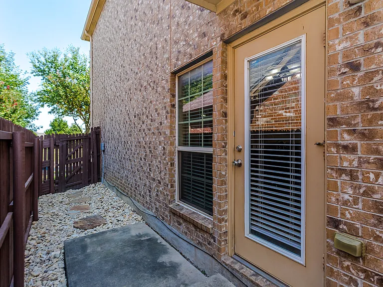 4924 Stray Creek Ln — Photo 31