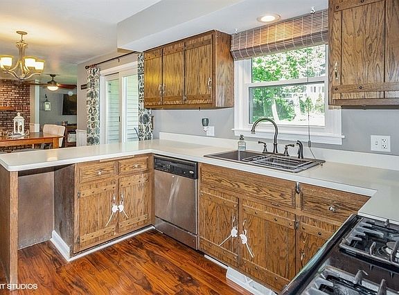 4th image of 1011 Valencia Dr