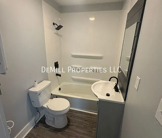 1126 W Hamilton St — Photo 7