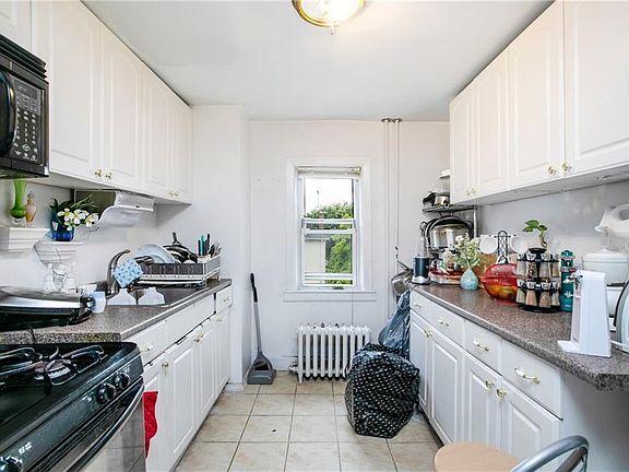 5th image of 647 E 221st St