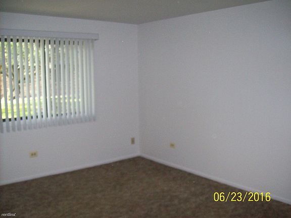 3rd image of 619 E Glenwood Lansing Rd APT 107
