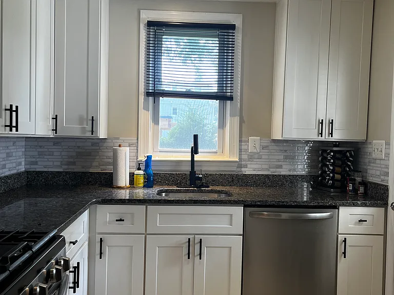 120 N Huron Dr — Photo 13