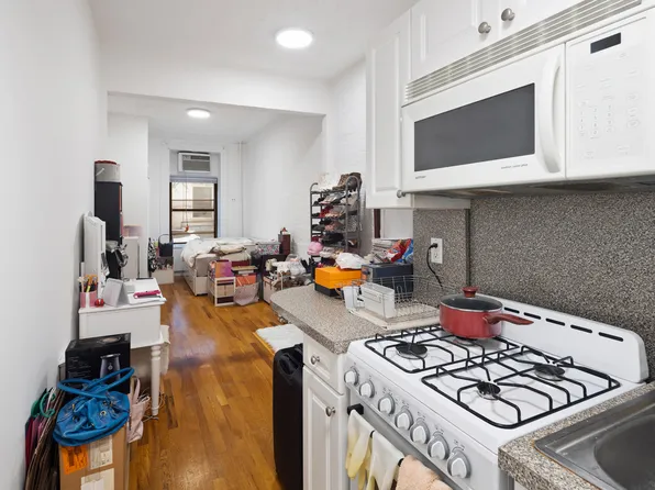 323 East 90th Street image 1 of 4