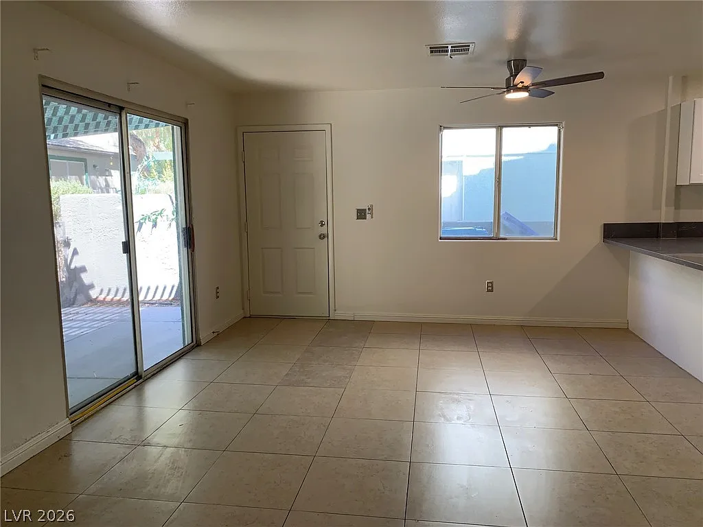 3 bed, 2.5 bath, 1265 sqft, $1,800 — Photo 2