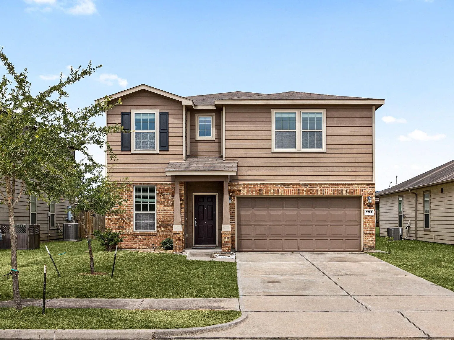 4 bed, 2.5 bath, 2446 sqft, $2,300 — Photo 2