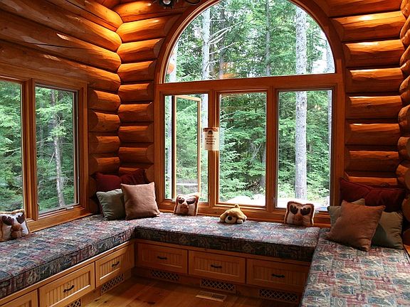 Reading room w/ heated draws