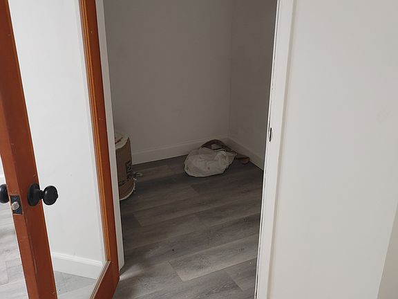2nd image of 12811 Admiral Ave