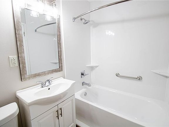 5th image of 6212 Carlisle Ct