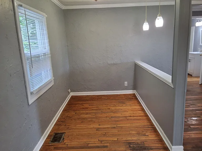 1523 Hill St — Photo 6
