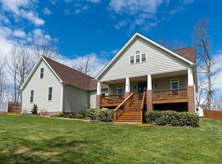 22 Farm Wood Ct, Staunton, VA 24401