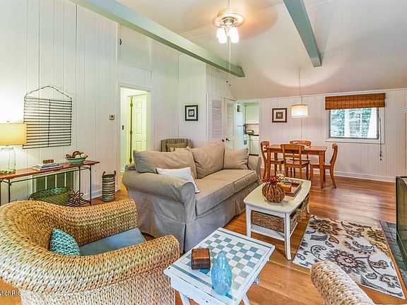 3rd image of 6573 Pine Ln