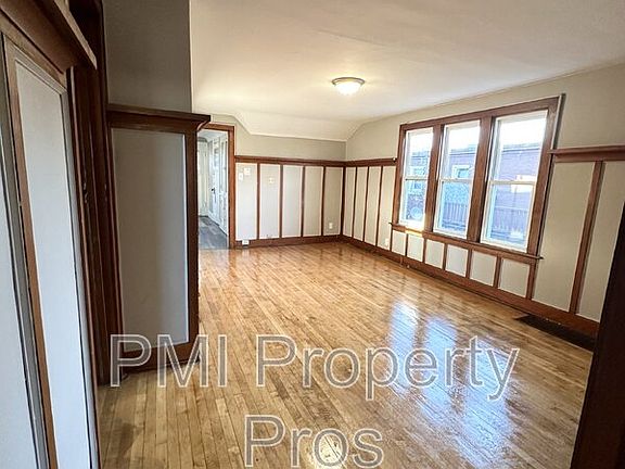4th image of 2710A W Melvina St