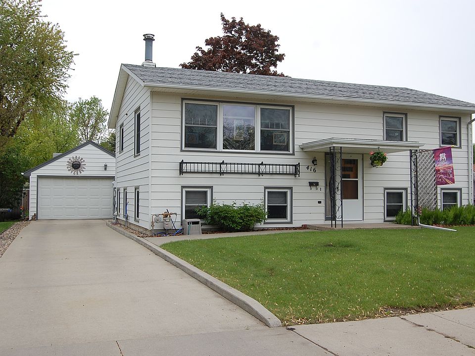 1st image of 416 Roos Ave