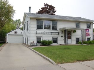 416 Roos Ave, Worthington, MN 56187