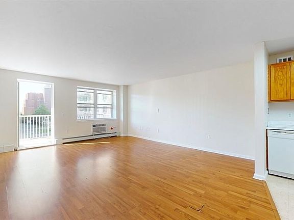 3rd image of 260 Beach 81st St APT 3T