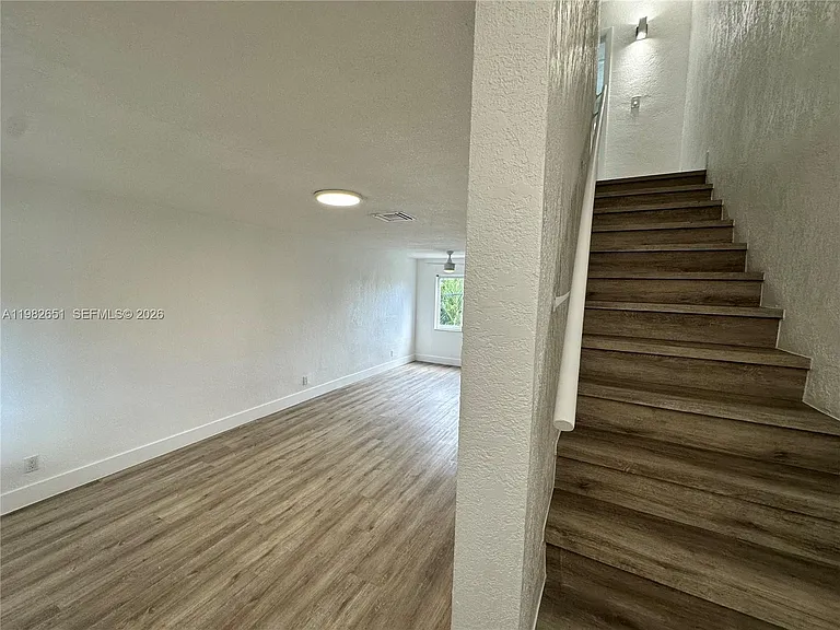 913 NE 17th St #8 — Photo 11