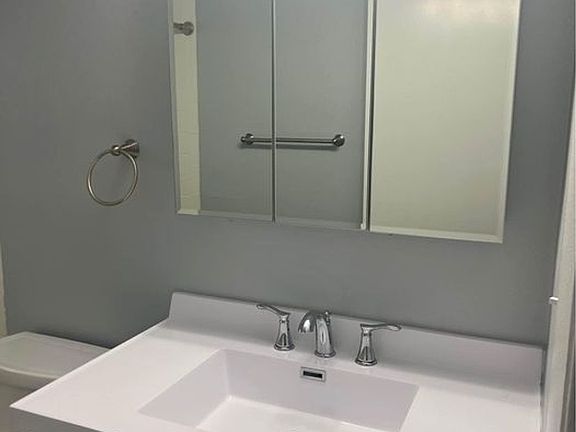 3rd image of 3331 W 29th St APT 4
