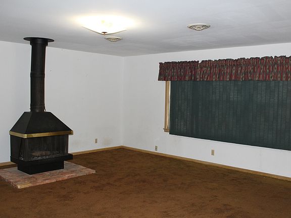 5th image of 200 Loretta St