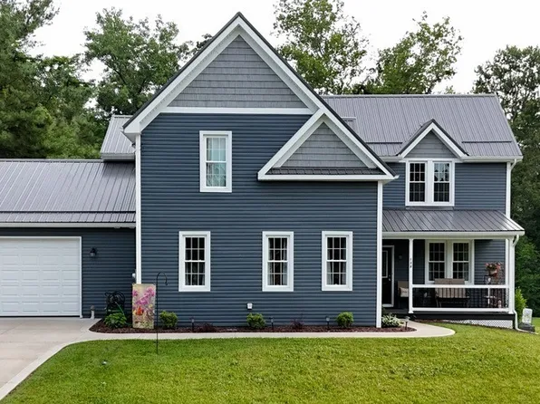 138 S Cherry St, Gnadenhutten, OH 44629