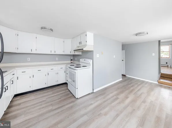 114 E Millbrooke Ave, Woodstown, NJ 08098