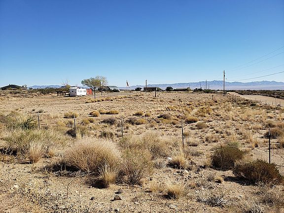 4' field fencing around