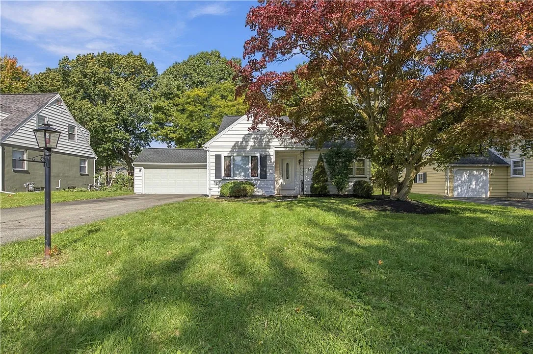 4 bed, 2.0 bath, 2070 sqft, $3,200 — Photo 1
