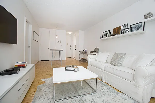 Rented by Pleasant Properties Real Estate LLC | media 8