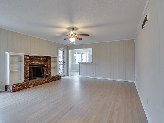 2nd image of 3150 Estes St
