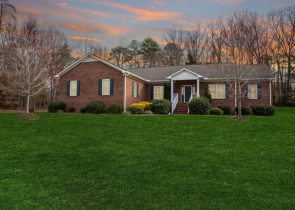 1st image of 814 Creekwood Trl