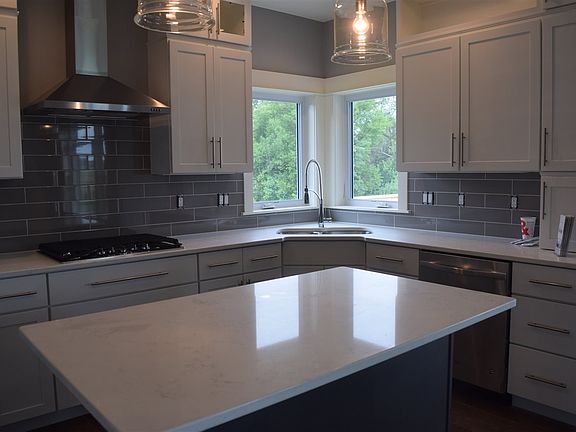 5th image of 1055 Grouse Ct