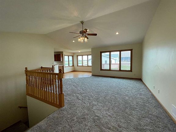 4th image of 804 13th Ave