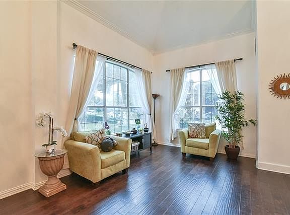 4th image of 556 Salisbury Dr