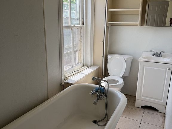3rd image of 730 W Lafayette St #3