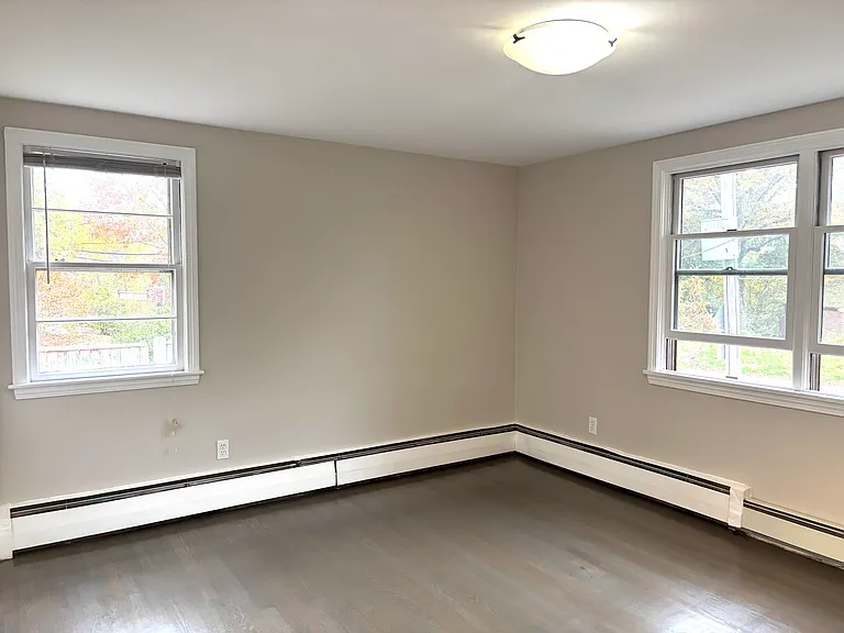 338 Langley Rd — Photo 12