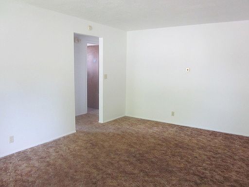 3rd image of 821 E Whitemaple Way
