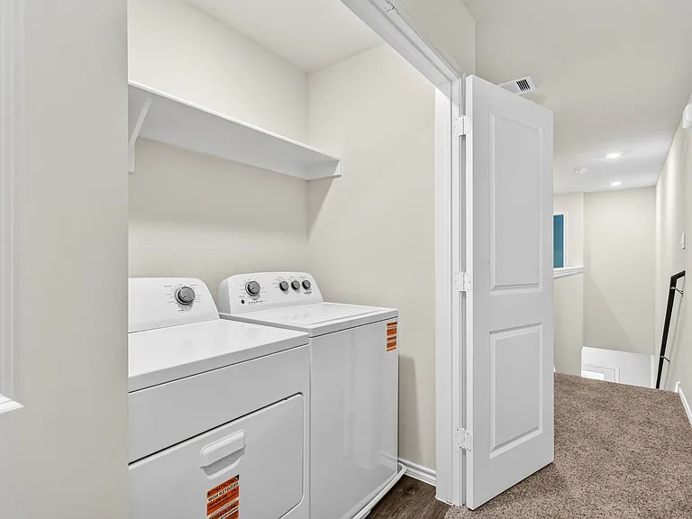 121 Redwood Rd — Photo 26