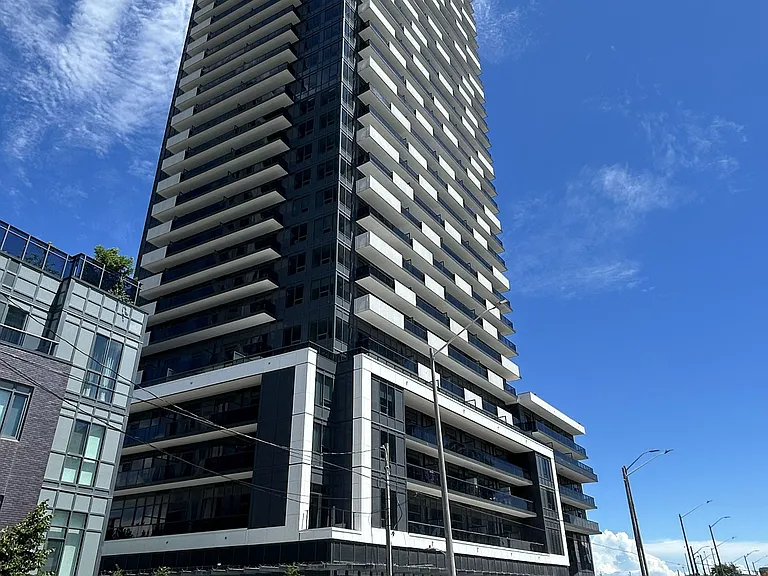 5105 Hurontario St #809 — Photo 1