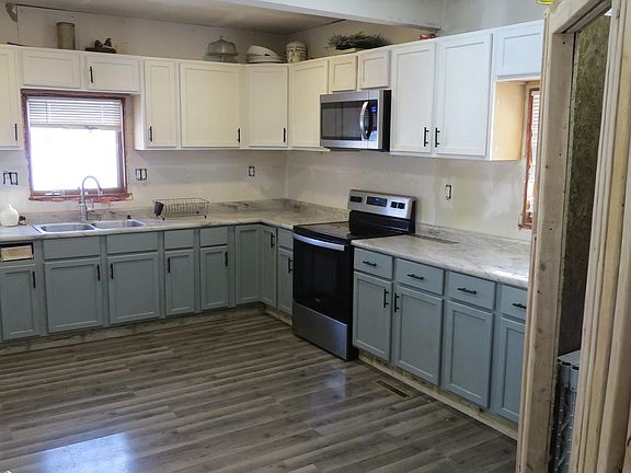 4th image of 611 Broadway St