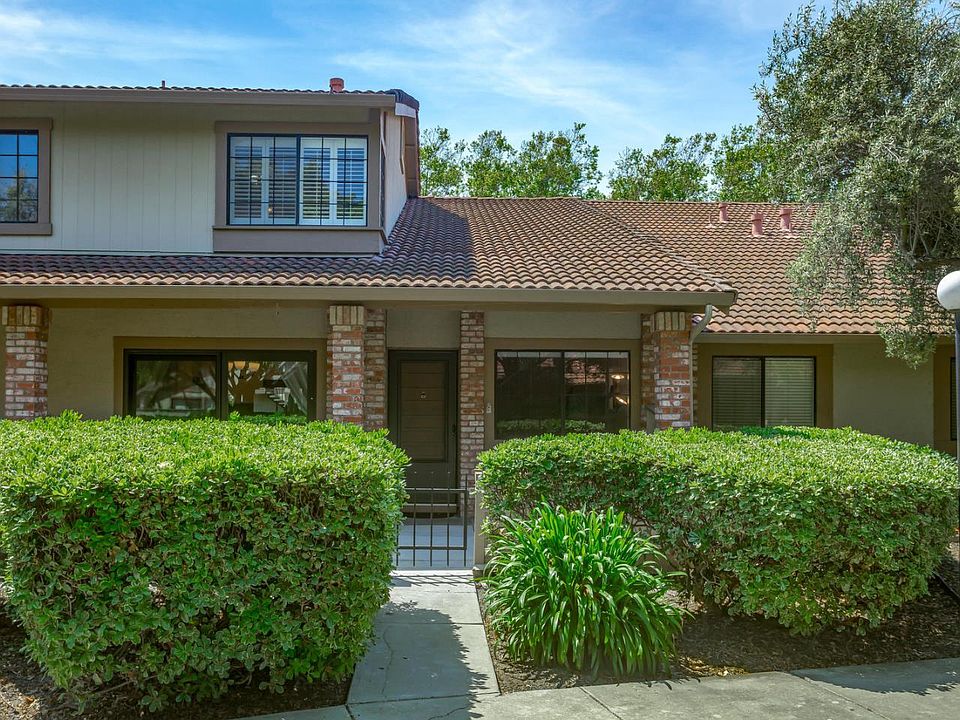 1st image of 435 Colony Cove Dr