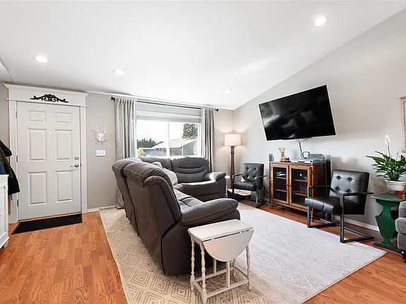 3rd image of 4510 Holly Way