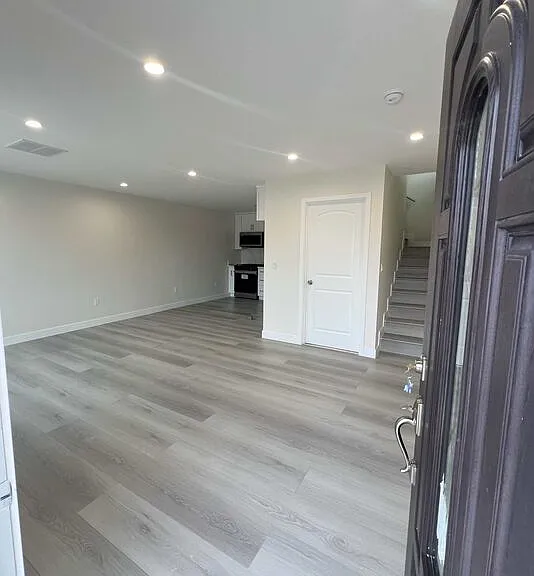 8550 Gloria Ave — Photo 3