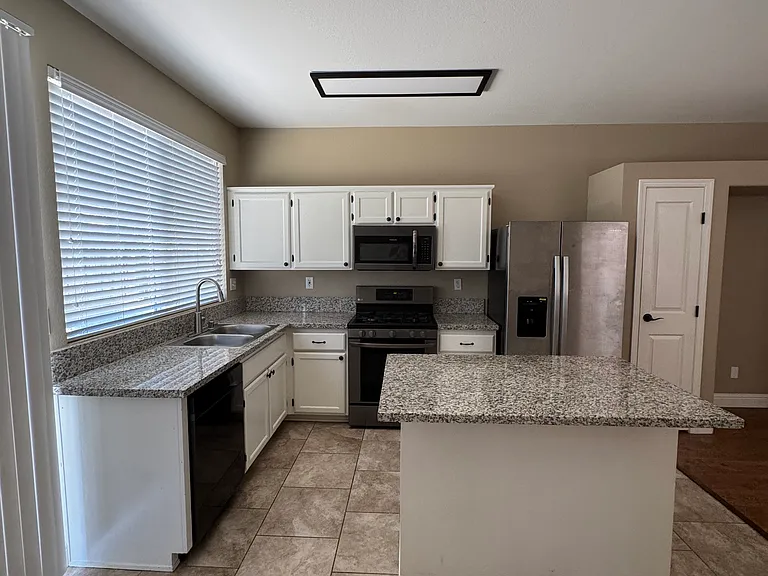 901 Ross Dr — Photo 14
