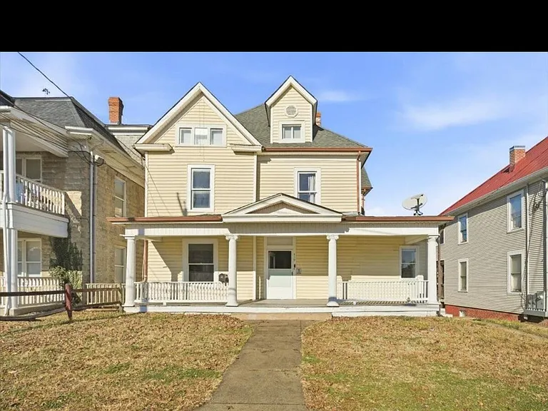 419 Elm Ave SW — Photo 1