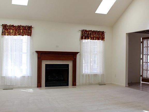 3rd image of 3 Dogwood Dr